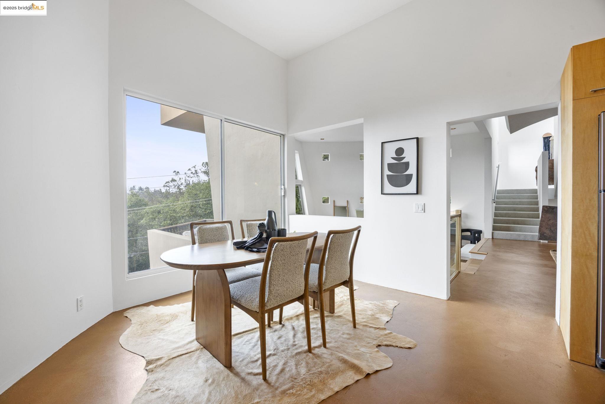 Detail Gallery Image 30 of 60 For 6590 Oakwood Dr, Oakland,  CA 94611 - 3 Beds | 2/1 Baths