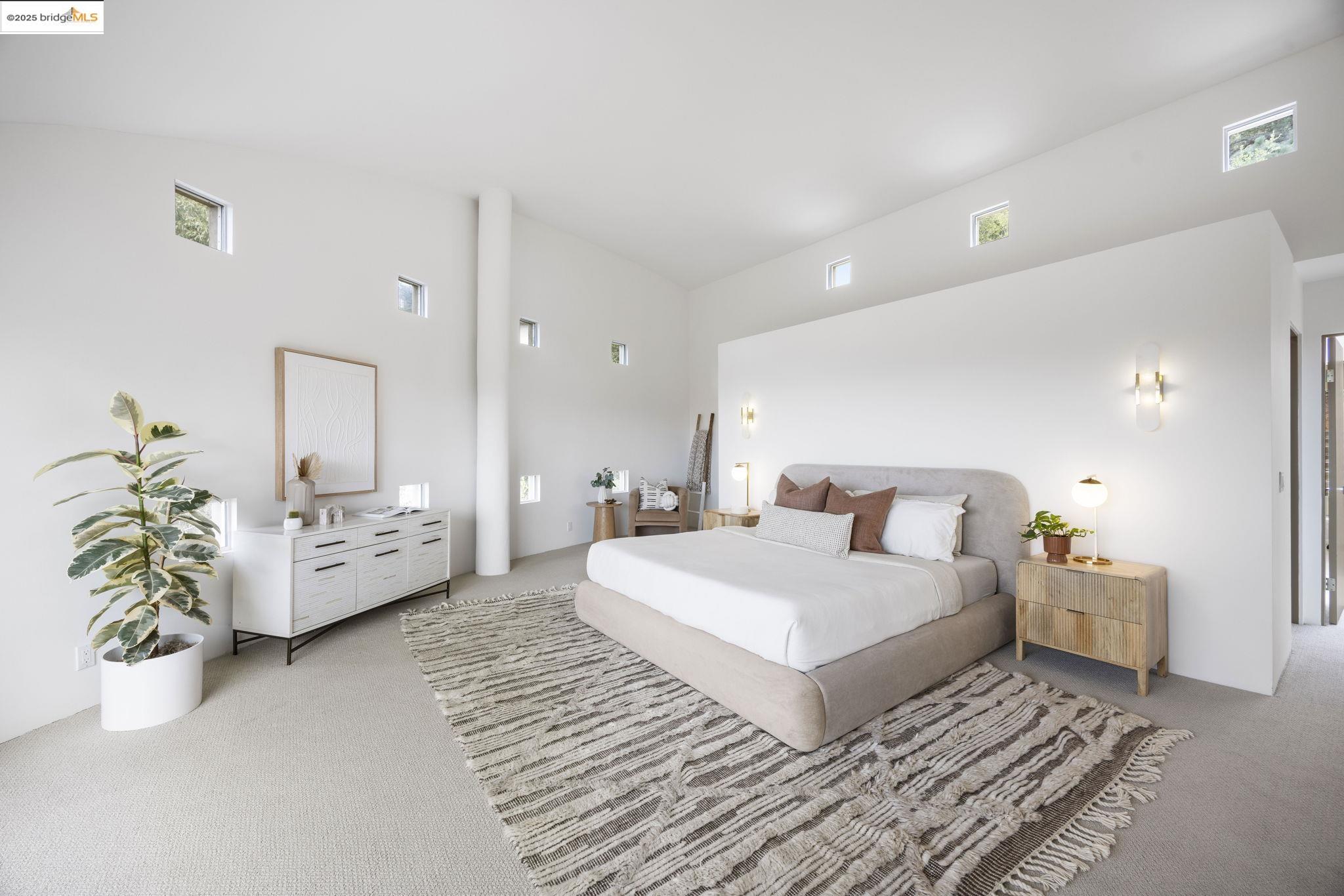 Detail Gallery Image 38 of 60 For 6590 Oakwood Dr, Oakland,  CA 94611 - 3 Beds | 2/1 Baths