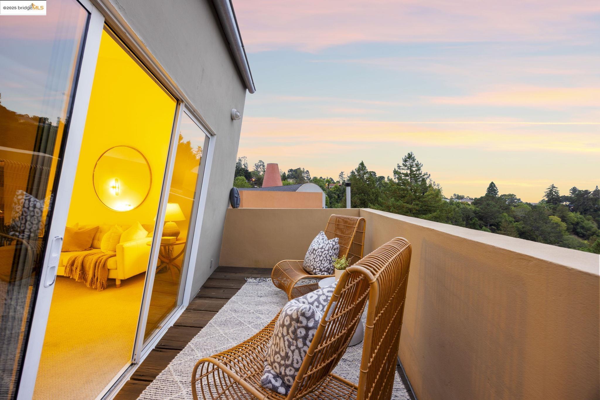 Detail Gallery Image 40 of 60 For 6590 Oakwood Dr, Oakland,  CA 94611 - 3 Beds | 2/1 Baths