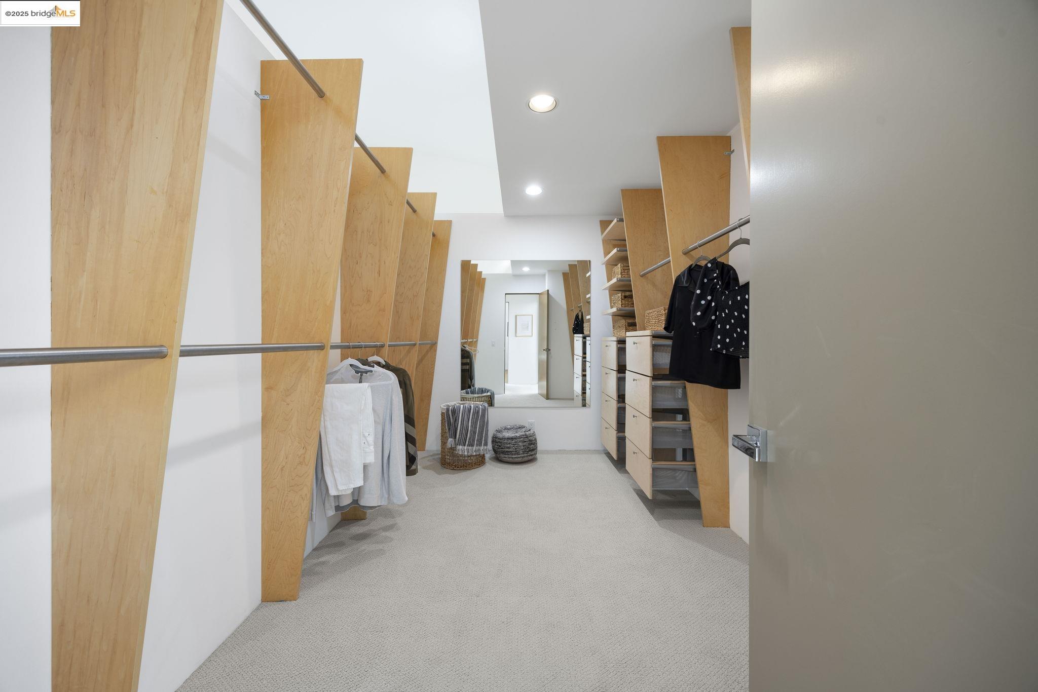 Detail Gallery Image 41 of 60 For 6590 Oakwood Dr, Oakland,  CA 94611 - 3 Beds | 2/1 Baths