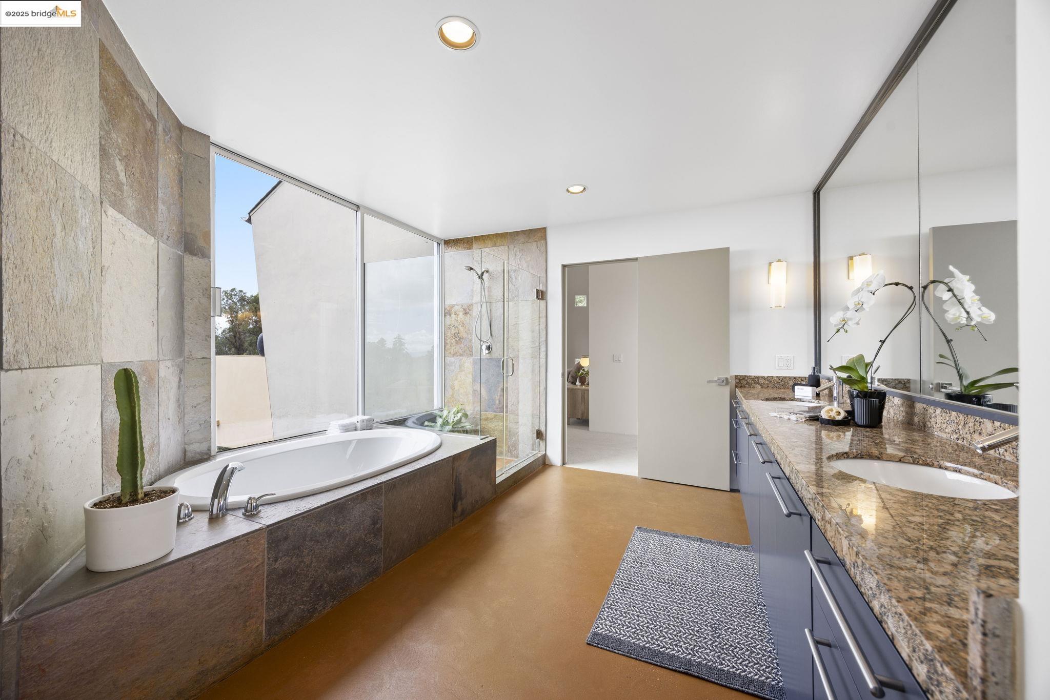 Detail Gallery Image 43 of 60 For 6590 Oakwood Dr, Oakland,  CA 94611 - 3 Beds | 2/1 Baths