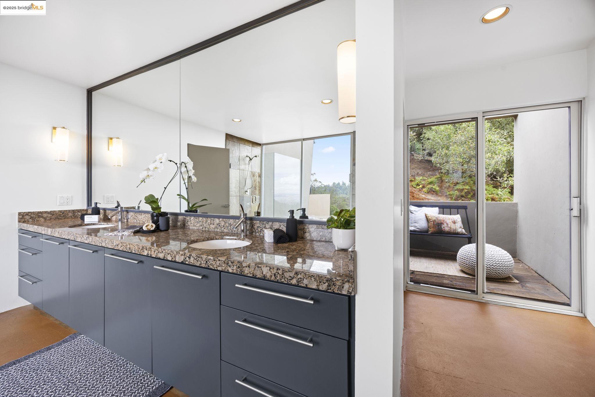 Detail Gallery Image 44 of 60 For 6590 Oakwood Dr, Oakland,  CA 94611 - 3 Beds | 2/1 Baths