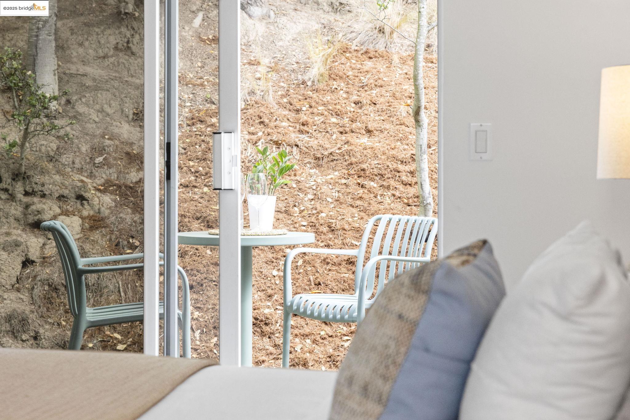 Detail Gallery Image 48 of 60 For 6590 Oakwood Dr, Oakland,  CA 94611 - 3 Beds | 2/1 Baths