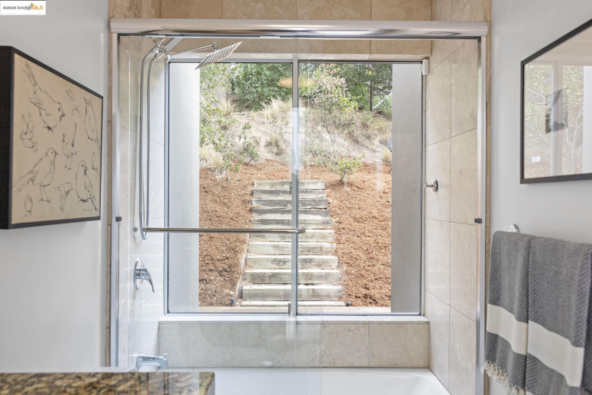 Detail Gallery Image 49 of 60 For 6590 Oakwood Dr, Oakland,  CA 94611 - 3 Beds | 2/1 Baths