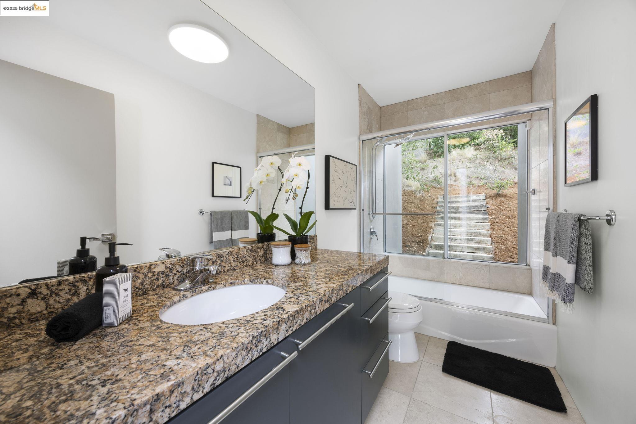 Detail Gallery Image 50 of 60 For 6590 Oakwood Dr, Oakland,  CA 94611 - 3 Beds | 2/1 Baths