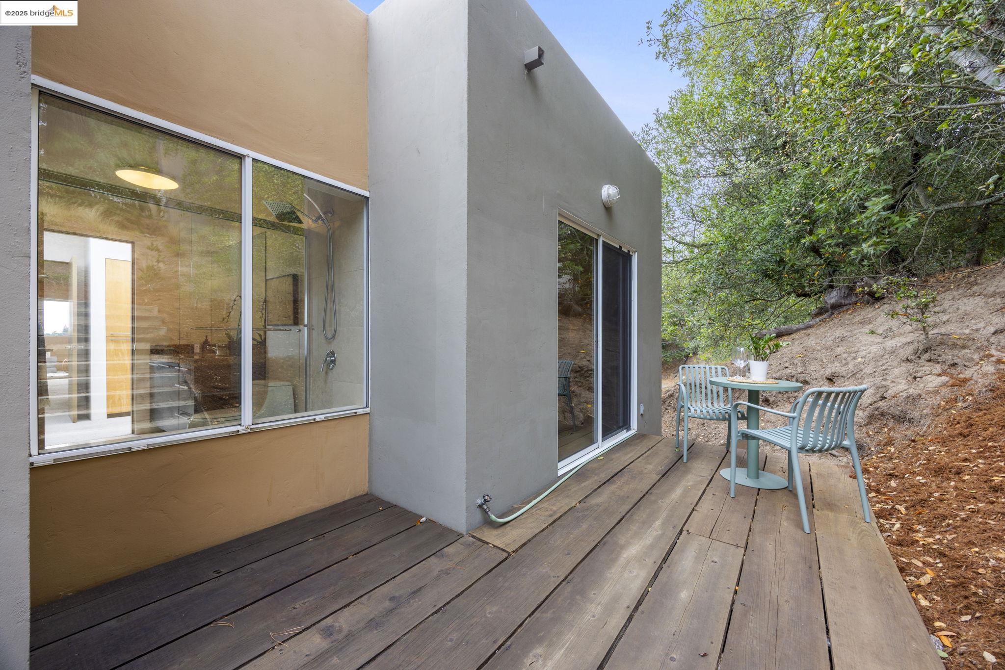 Detail Gallery Image 54 of 60 For 6590 Oakwood Dr, Oakland,  CA 94611 - 3 Beds | 2/1 Baths