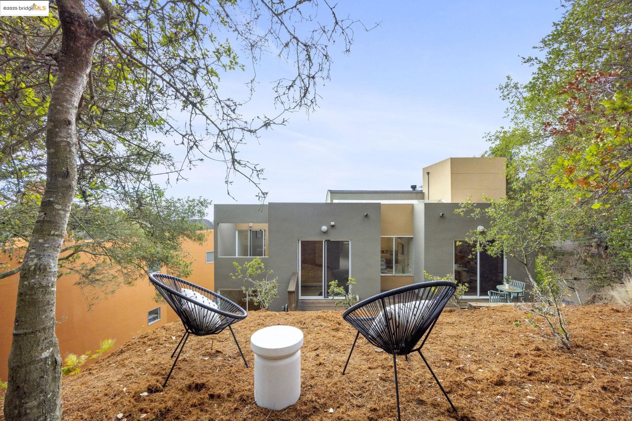 Detail Gallery Image 57 of 60 For 6590 Oakwood Dr, Oakland,  CA 94611 - 3 Beds | 2/1 Baths