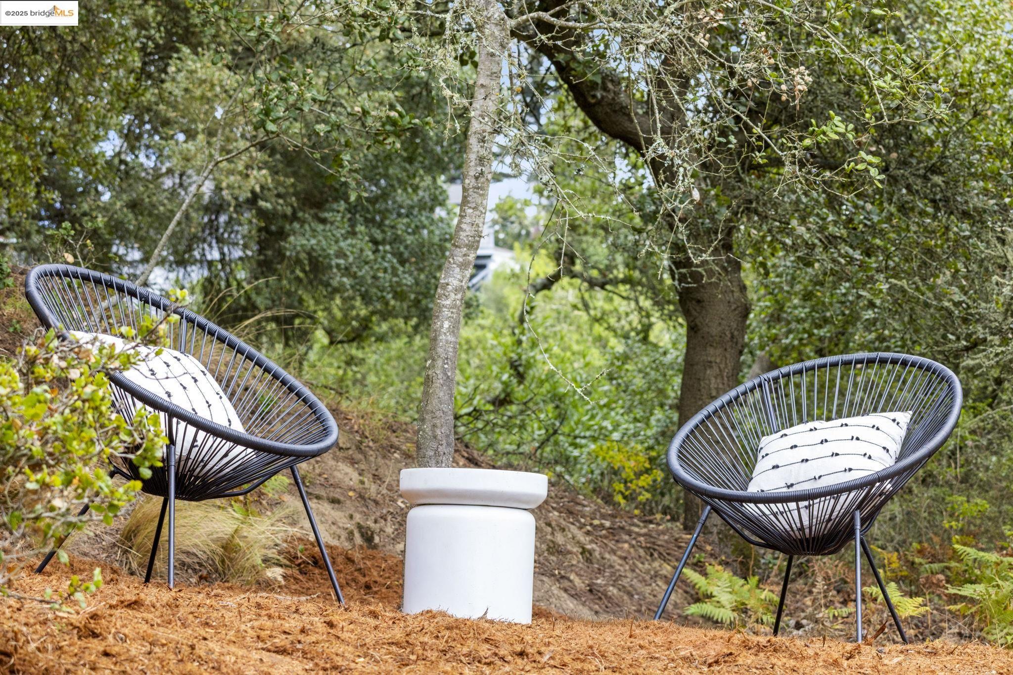 Detail Gallery Image 58 of 60 For 6590 Oakwood Dr, Oakland,  CA 94611 - 3 Beds | 2/1 Baths