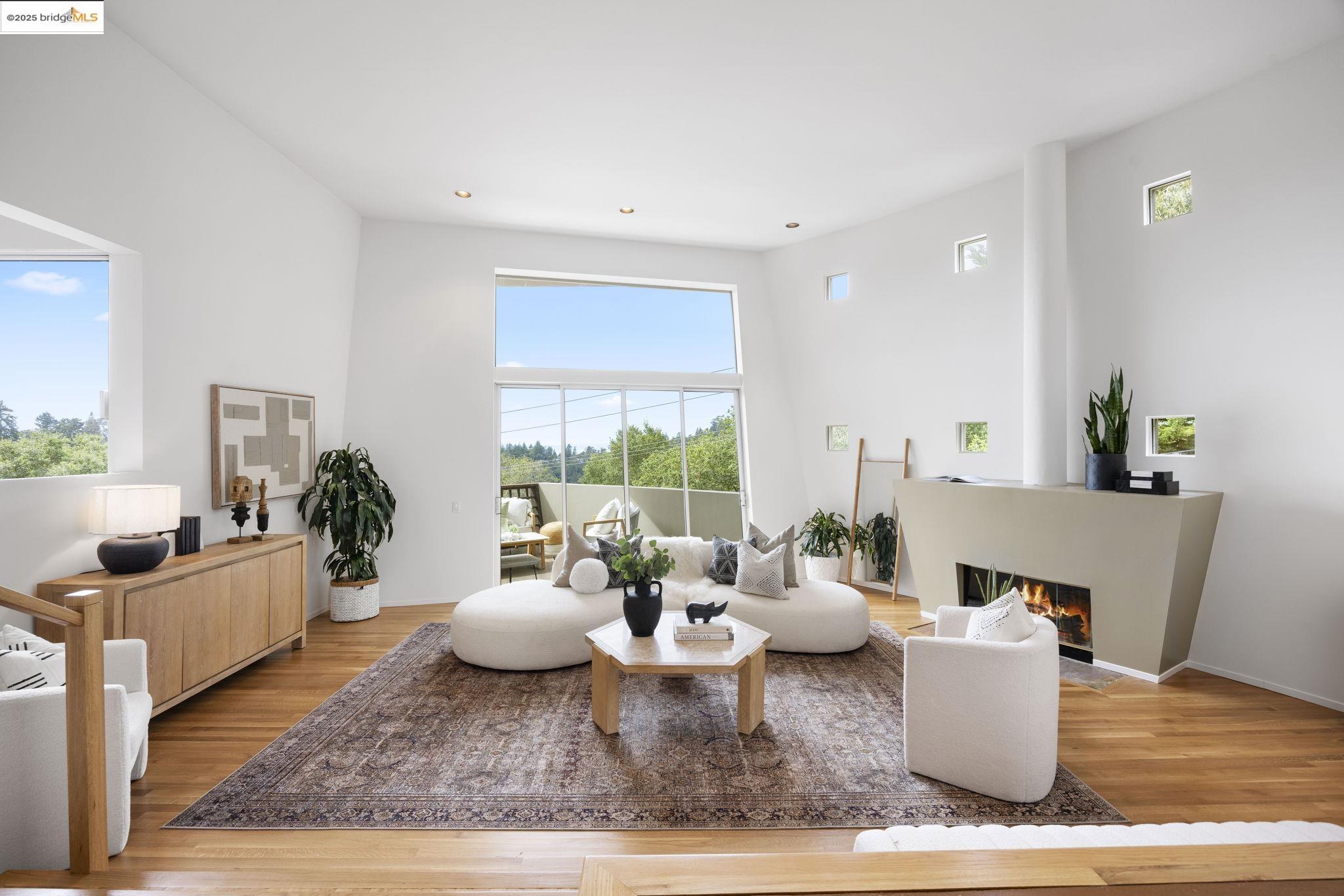 Detail Gallery Image 10 of 60 For 6590 Oakwood Dr, Oakland,  CA 94611 - 3 Beds | 2/1 Baths