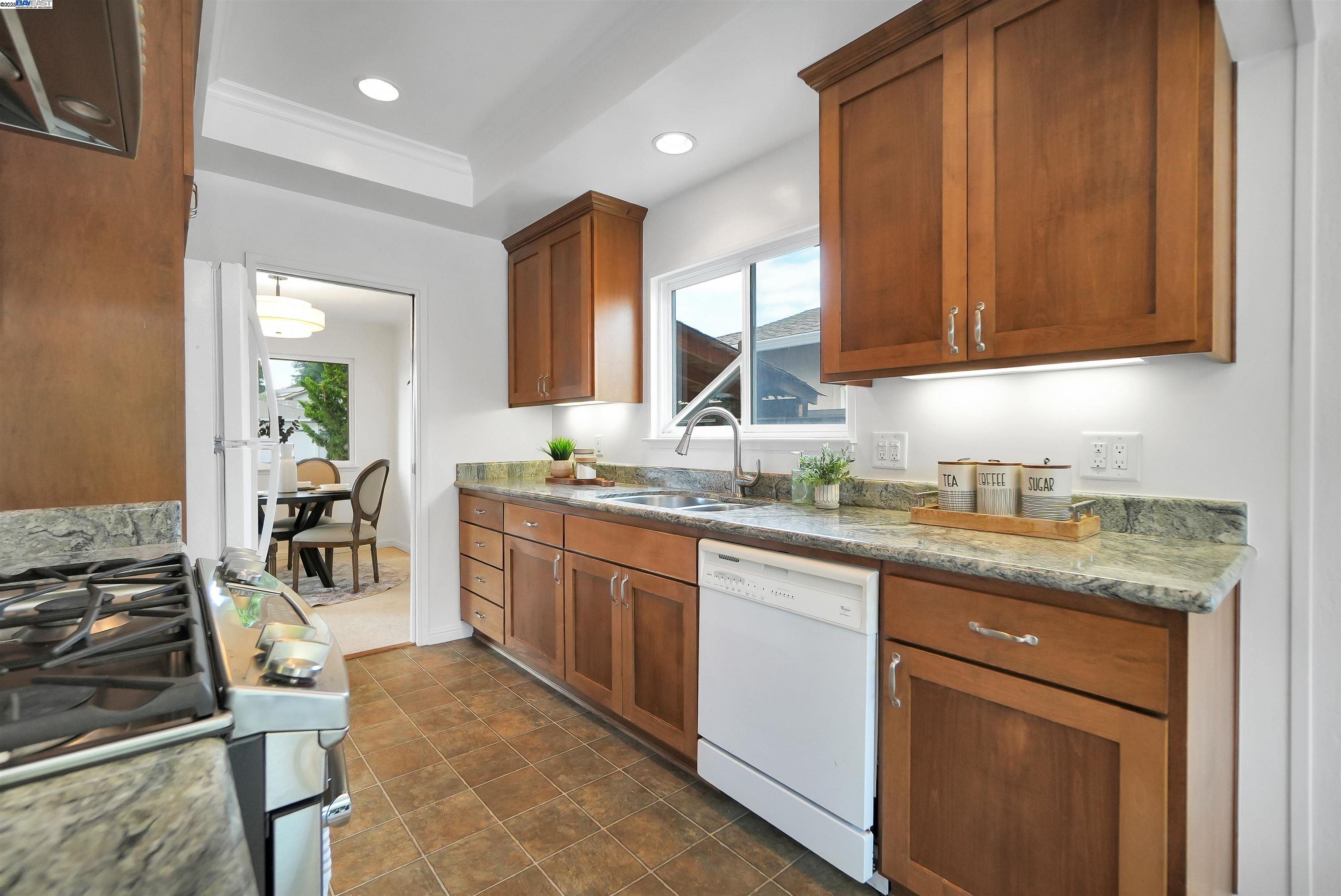 Detail Gallery Image 13 of 54 For 3006 Eggers Dr, Fremont,  CA 94536 - 4 Beds | 2/1 Baths