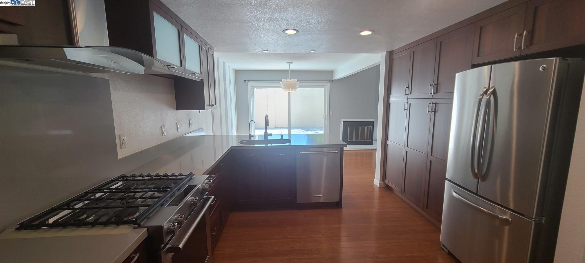 Detail Gallery Image 6 of 21 For 1489 Trimingham Dr, Pleasanton,  CA 94566 - 3 Beds | 2/1 Baths