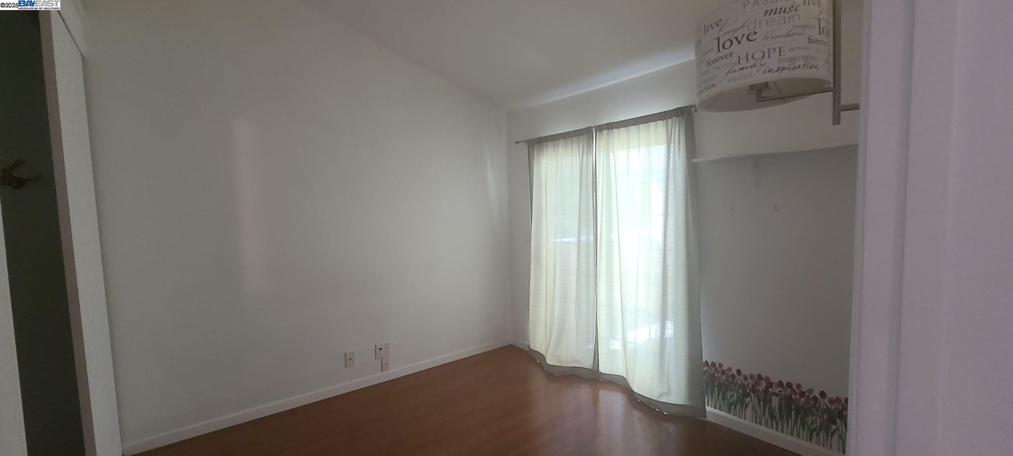 Detail Gallery Image 9 of 21 For 1489 Trimingham Dr, Pleasanton,  CA 94566 - 3 Beds | 2/1 Baths