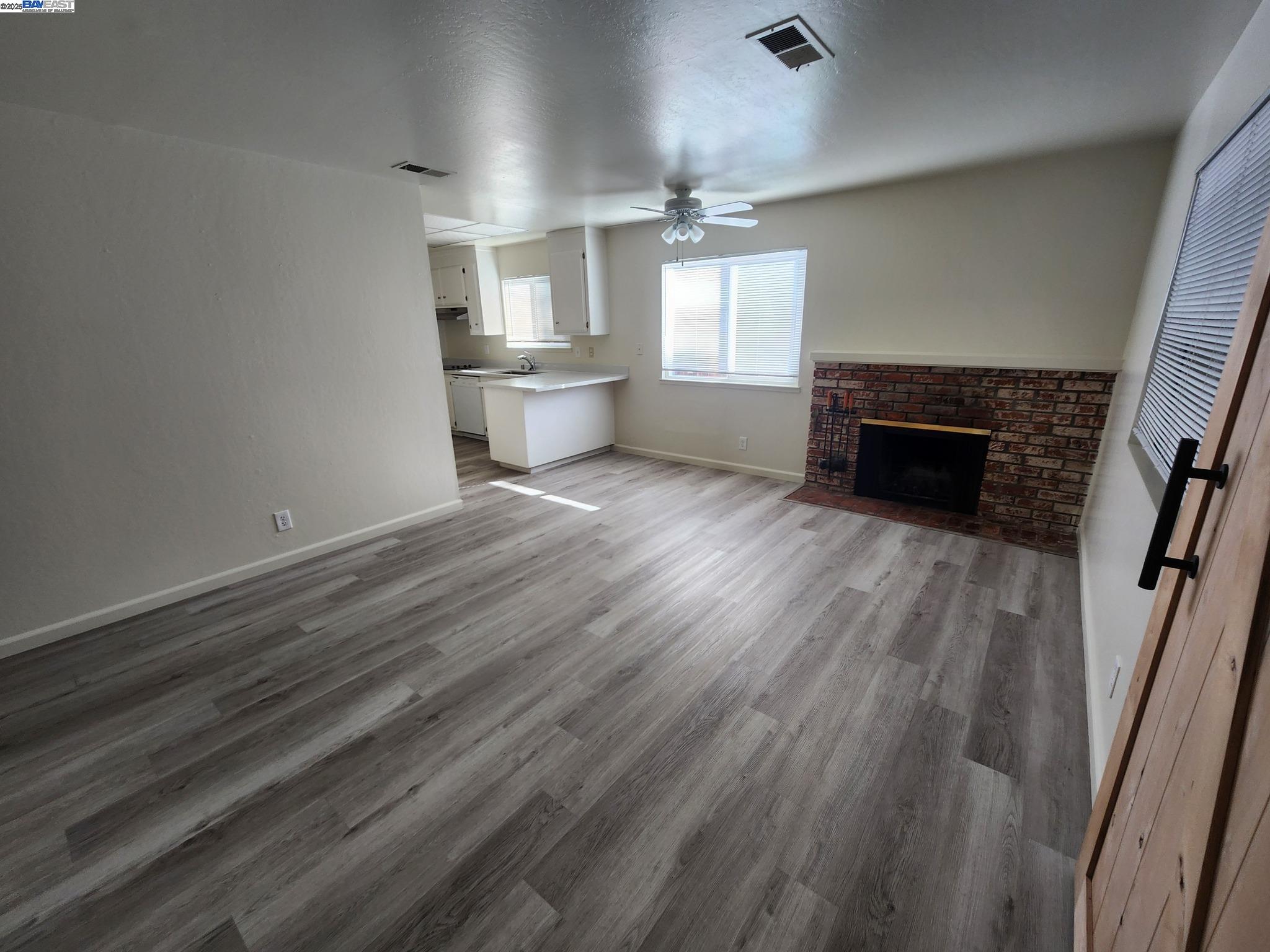 Detail Gallery Image 4 of 24 For 4126 Francisco St, Pleasanton,  CA 94566-5617 - 3 Beds | 2 Baths