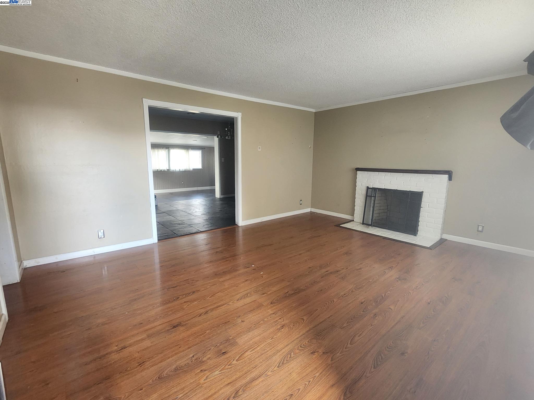 Detail Gallery Image 4 of 9 For 7482 Larkdale Ave, Dublin,  CA 94568 - 3 Beds | 3 Baths