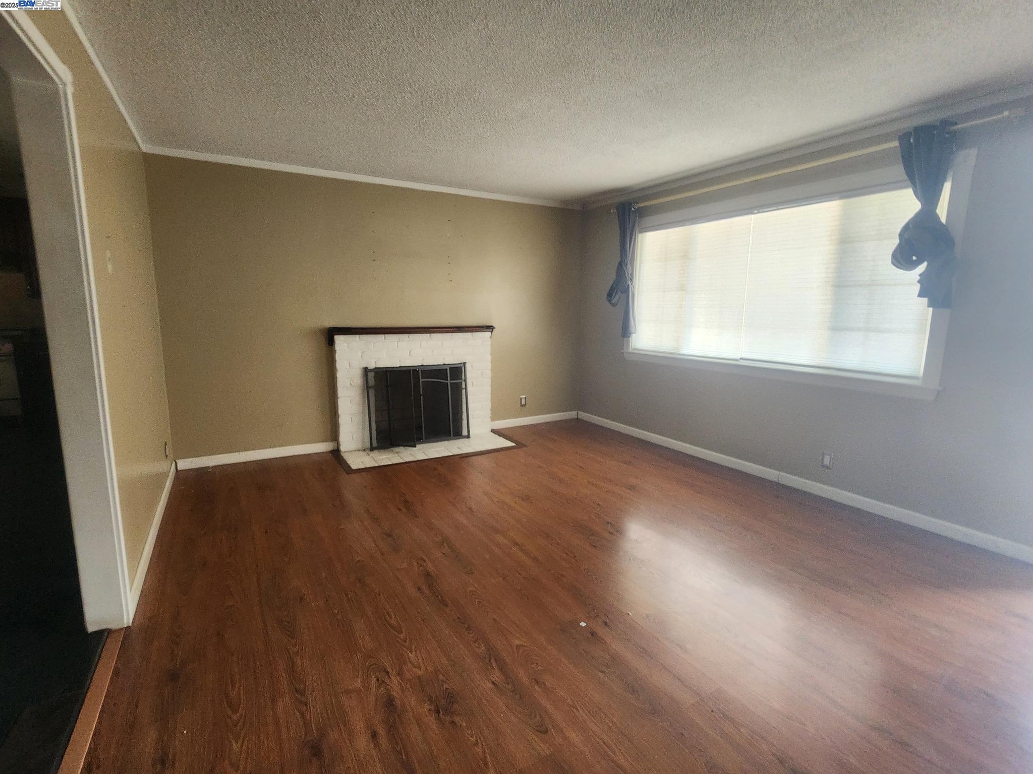 Detail Gallery Image 5 of 9 For 7482 Larkdale Ave, Dublin,  CA 94568 - 3 Beds | 3 Baths