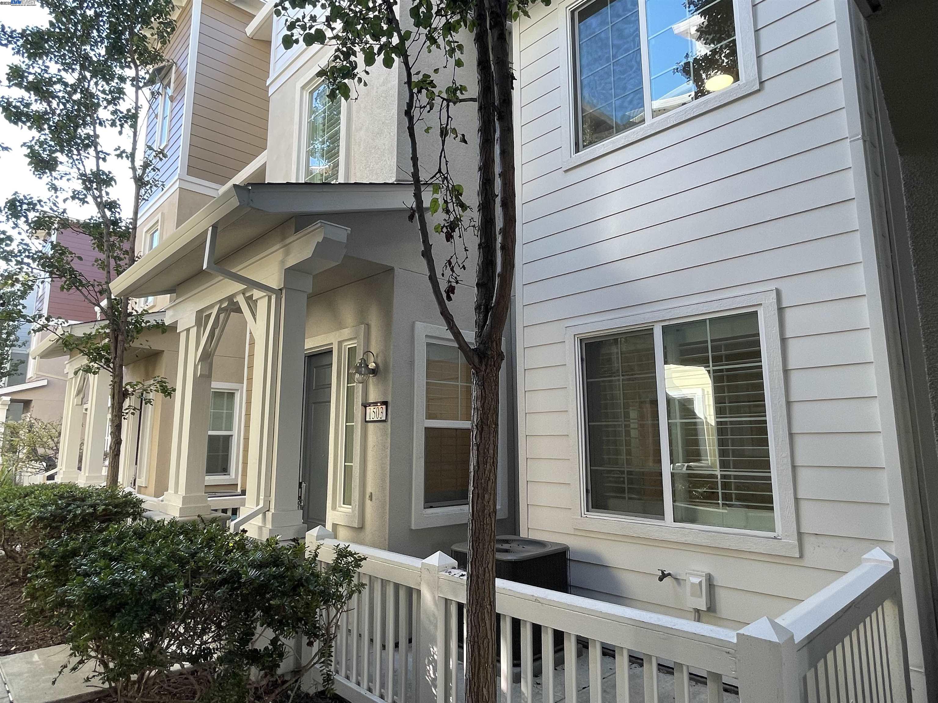 Detail Gallery Image 2 of 33 For 1503 Jetty Dr, Richmond,  CA 94804 - 3 Beds | 3/1 Baths