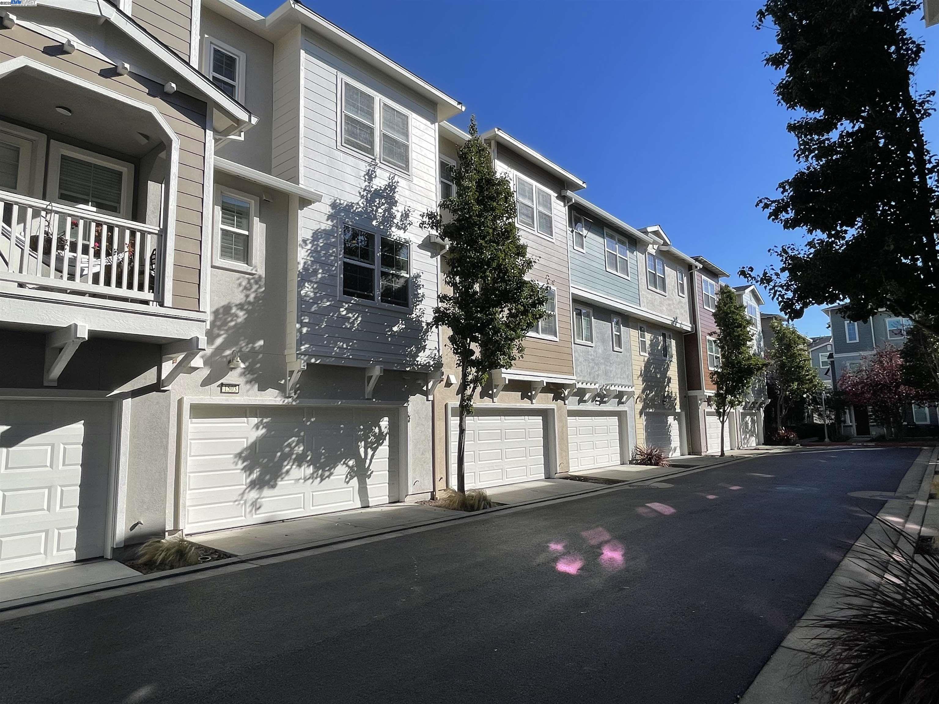 Detail Gallery Image 4 of 33 For 1503 Jetty Dr, Richmond,  CA 94804 - 3 Beds | 3/1 Baths