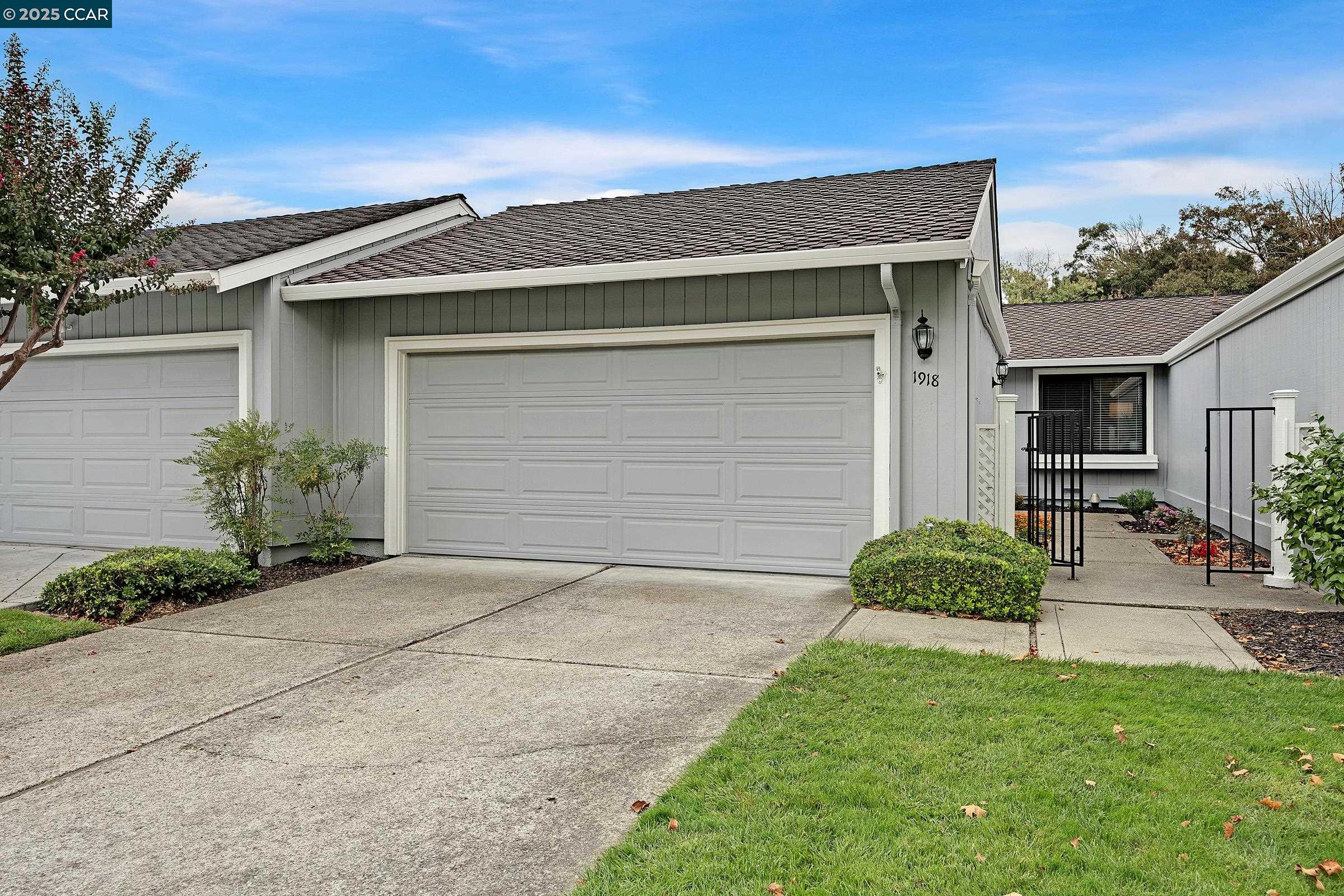 Front Image Thumbnail for CC41113679