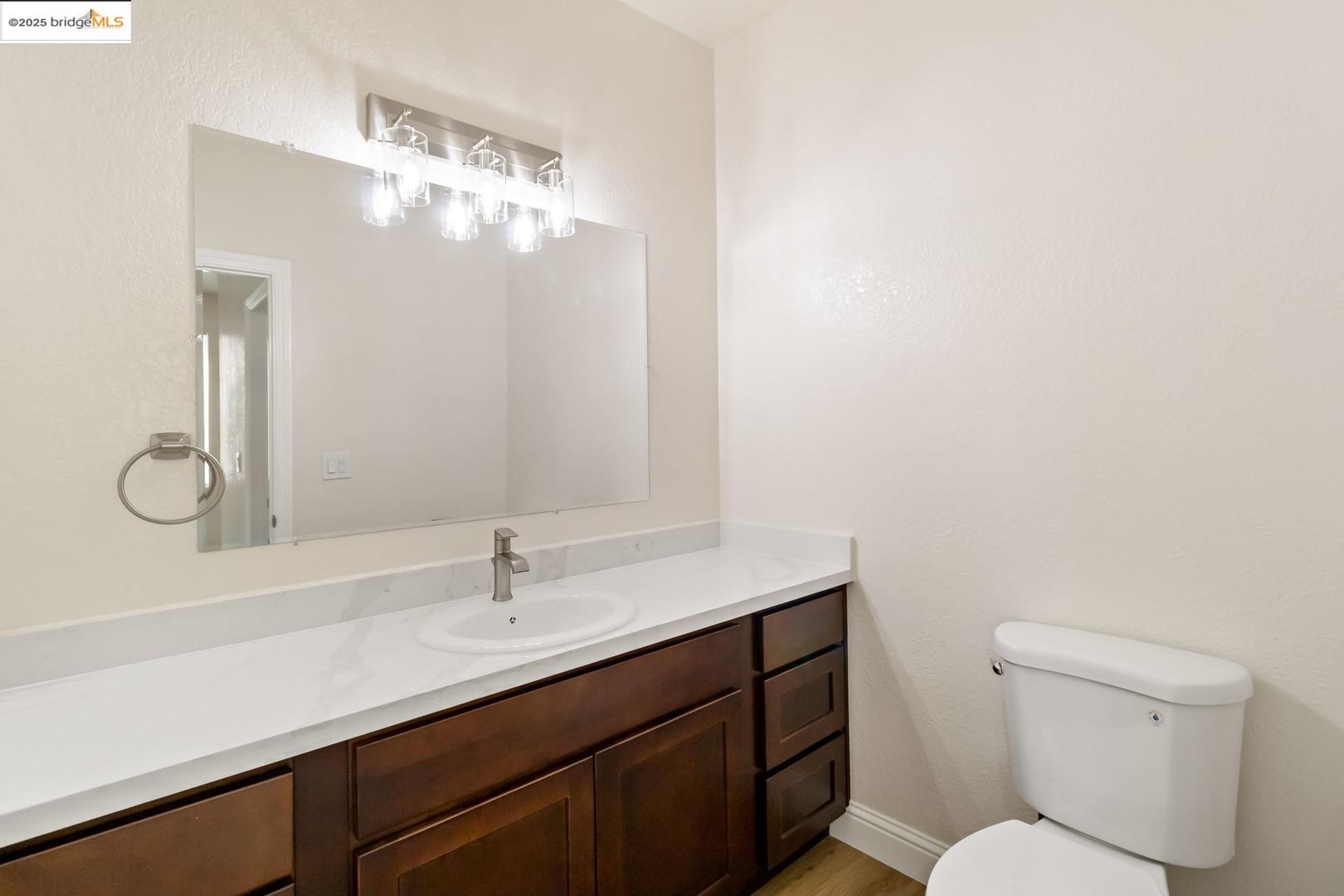 Detail Gallery Image 10 of 13 For 521 Freemark Ln, Oakley,  CA 94561 - 3 Beds | 2/1 Baths