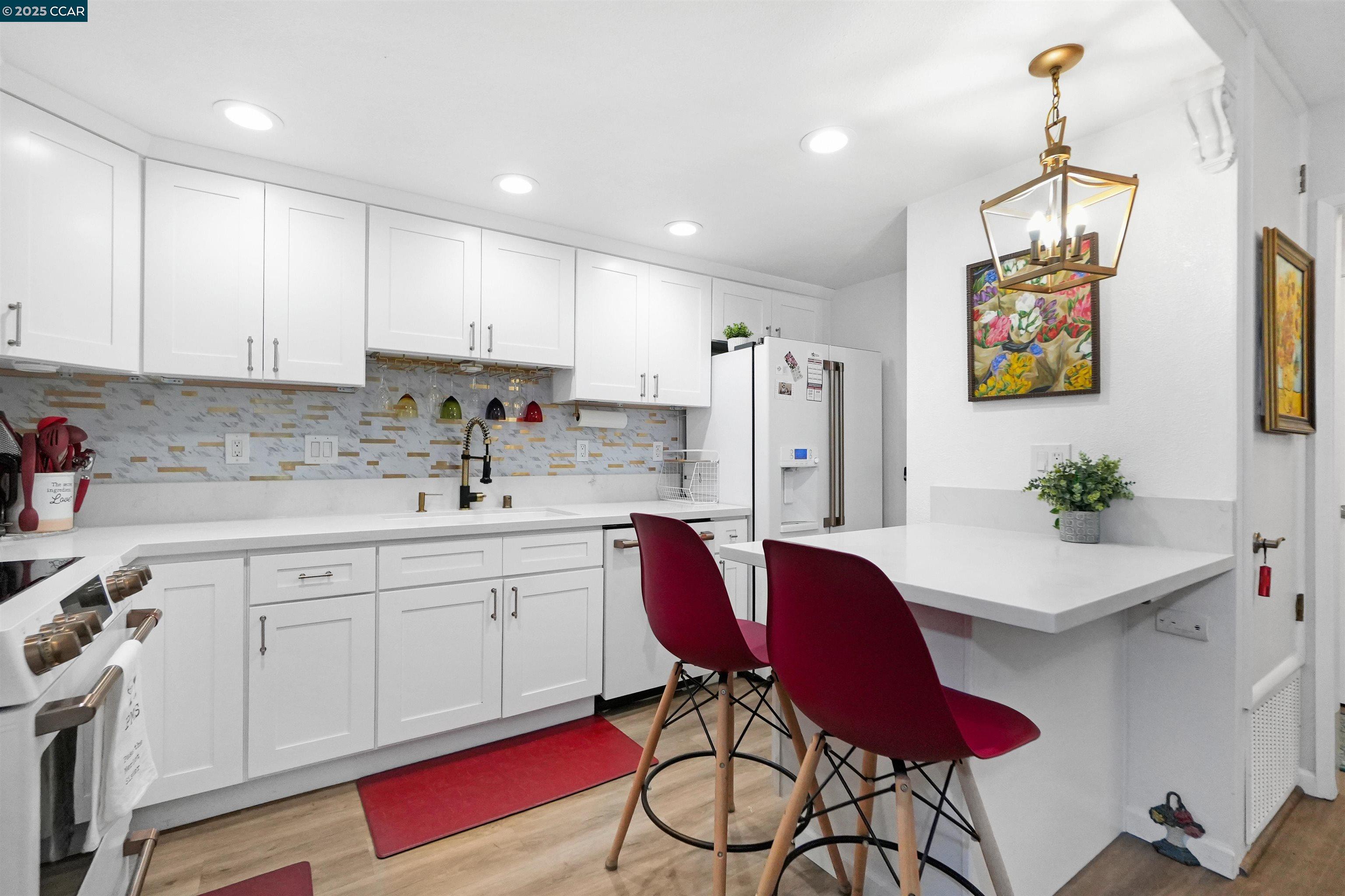Photo #2: 41113709 Listing 