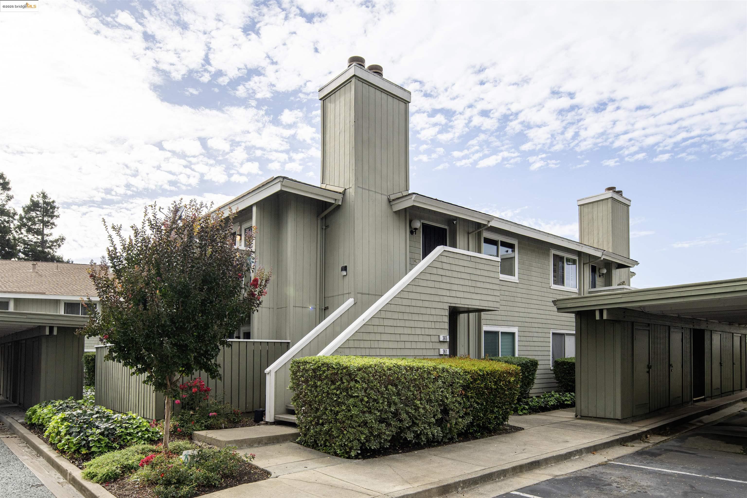 Browse active condo listings in FLORESTA GARDENS