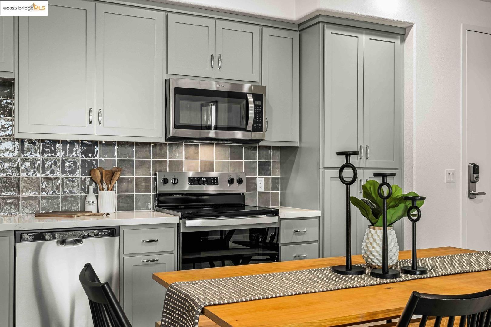 Front Image Thumbnail for EB41113727