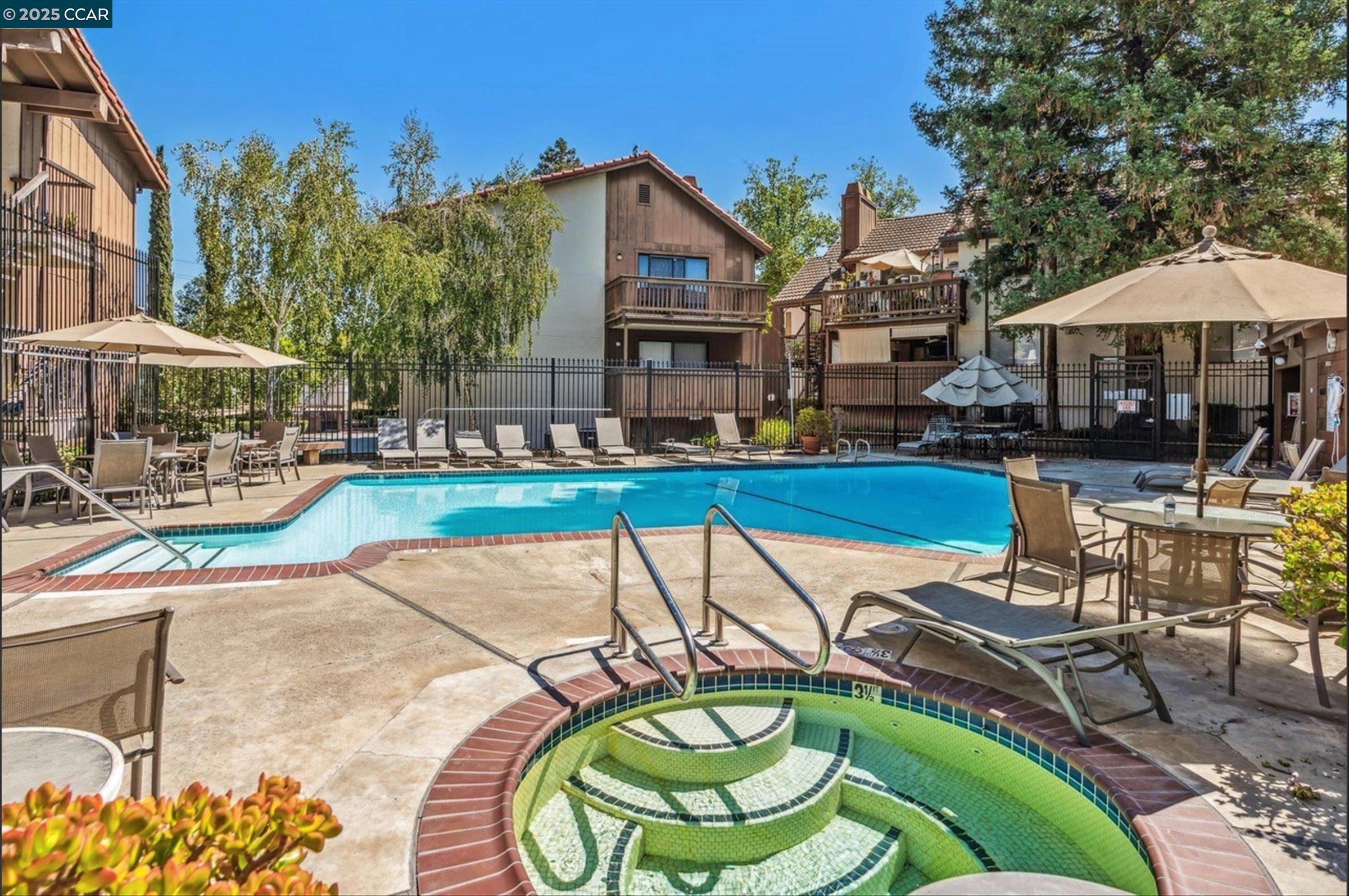 Detail Gallery Image 30 of 36 For 2033 Sierra Rd #10,  Concord,  CA 94518 - 2 Beds | 1/1 Baths