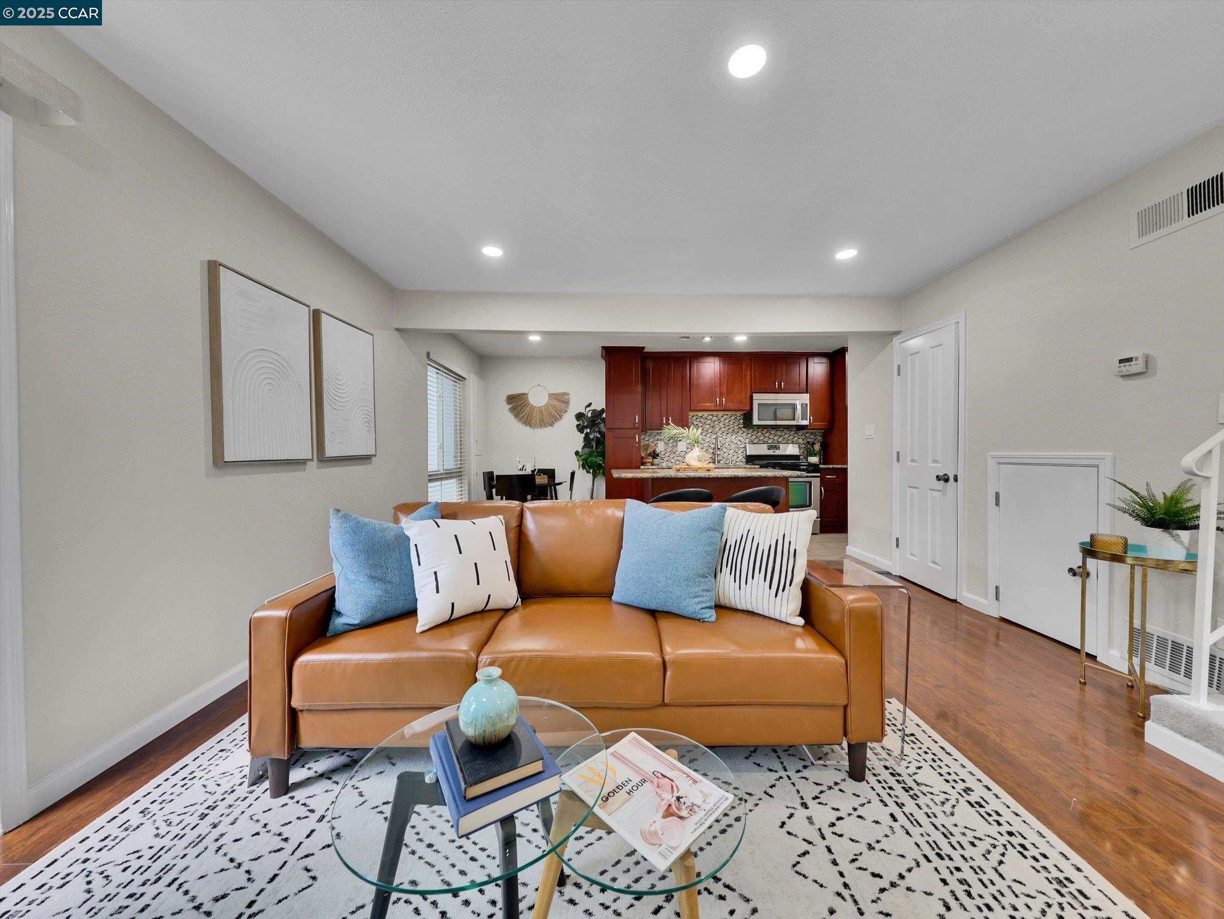 Photo #5: 41113728 Listing 