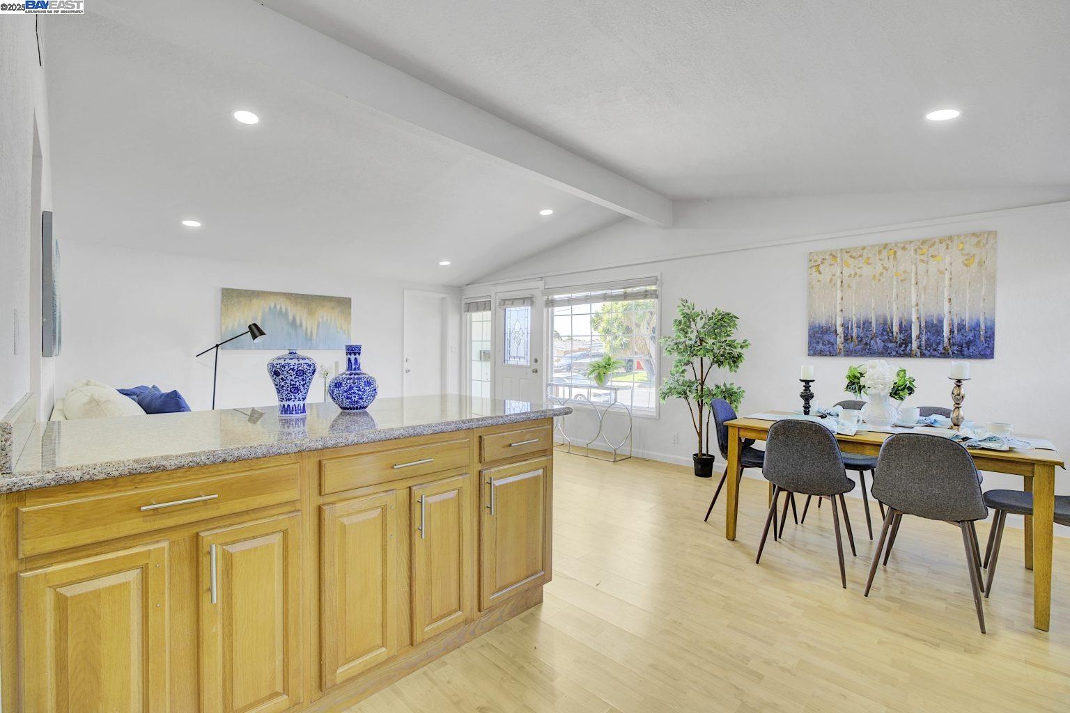 Detail Gallery Image 13 of 39 For 2072 Everglade St, Hayward,  CA 94545 - 3 Beds | 2 Baths