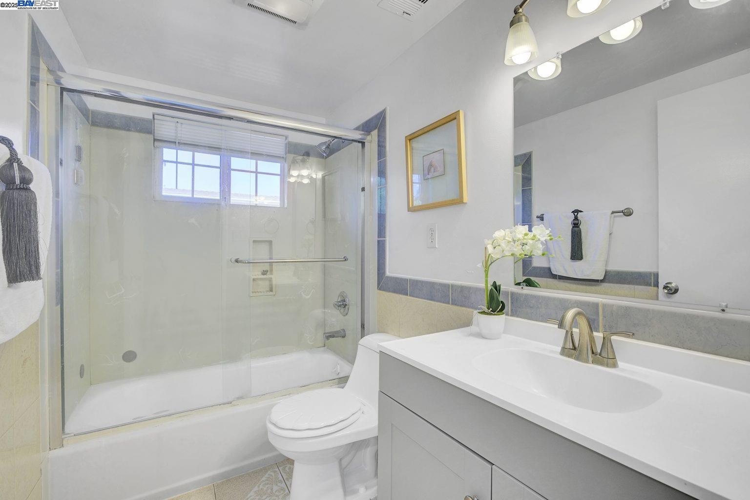 Detail Gallery Image 16 of 39 For 2072 Everglade St, Hayward,  CA 94545 - 3 Beds | 2 Baths