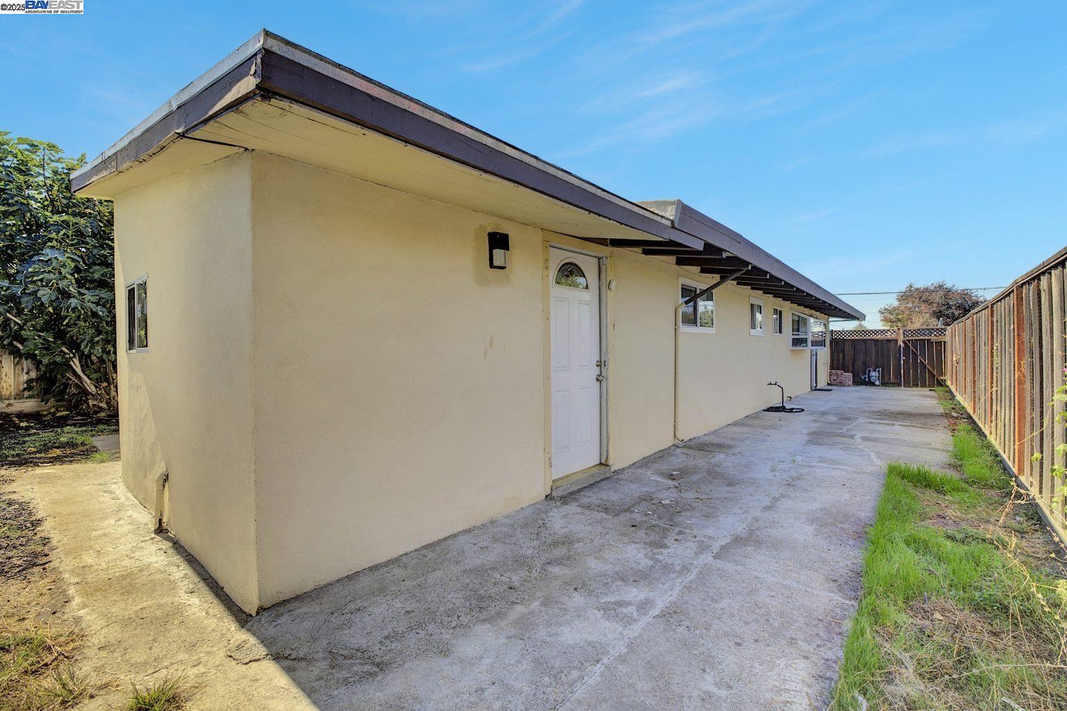 Detail Gallery Image 28 of 39 For 2072 Everglade St, Hayward,  CA 94545 - 3 Beds | 2 Baths