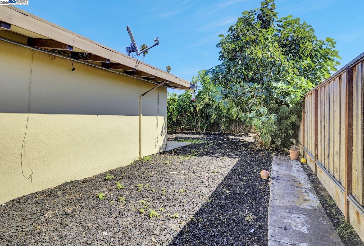 Detail Gallery Image 31 of 39 For 2072 Everglade St, Hayward,  CA 94545 - 3 Beds | 2 Baths