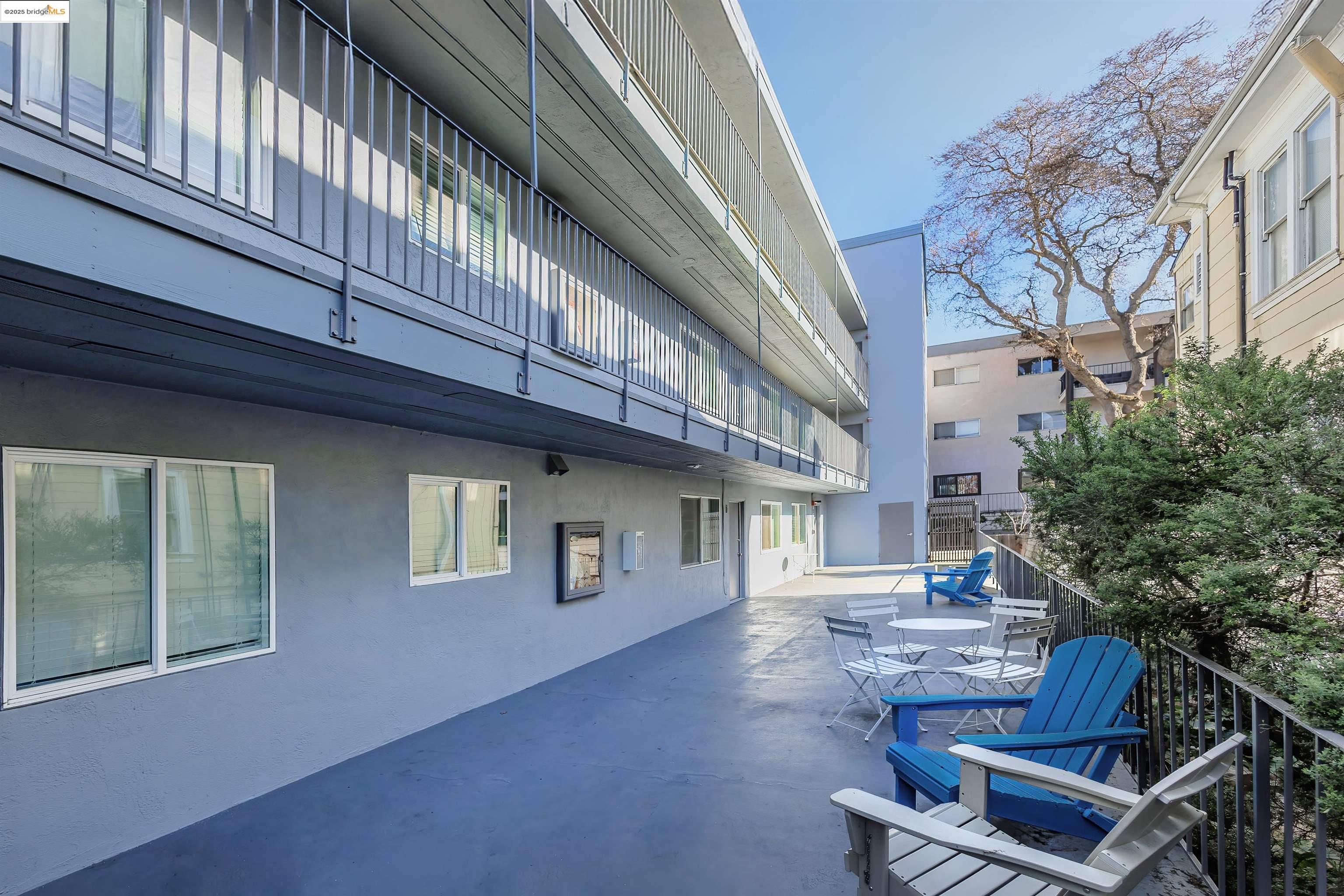 Detail Gallery Image 4 of 32 For 2537 Ellsworth St, Berkeley,  CA 94704 - – Beds | – Baths