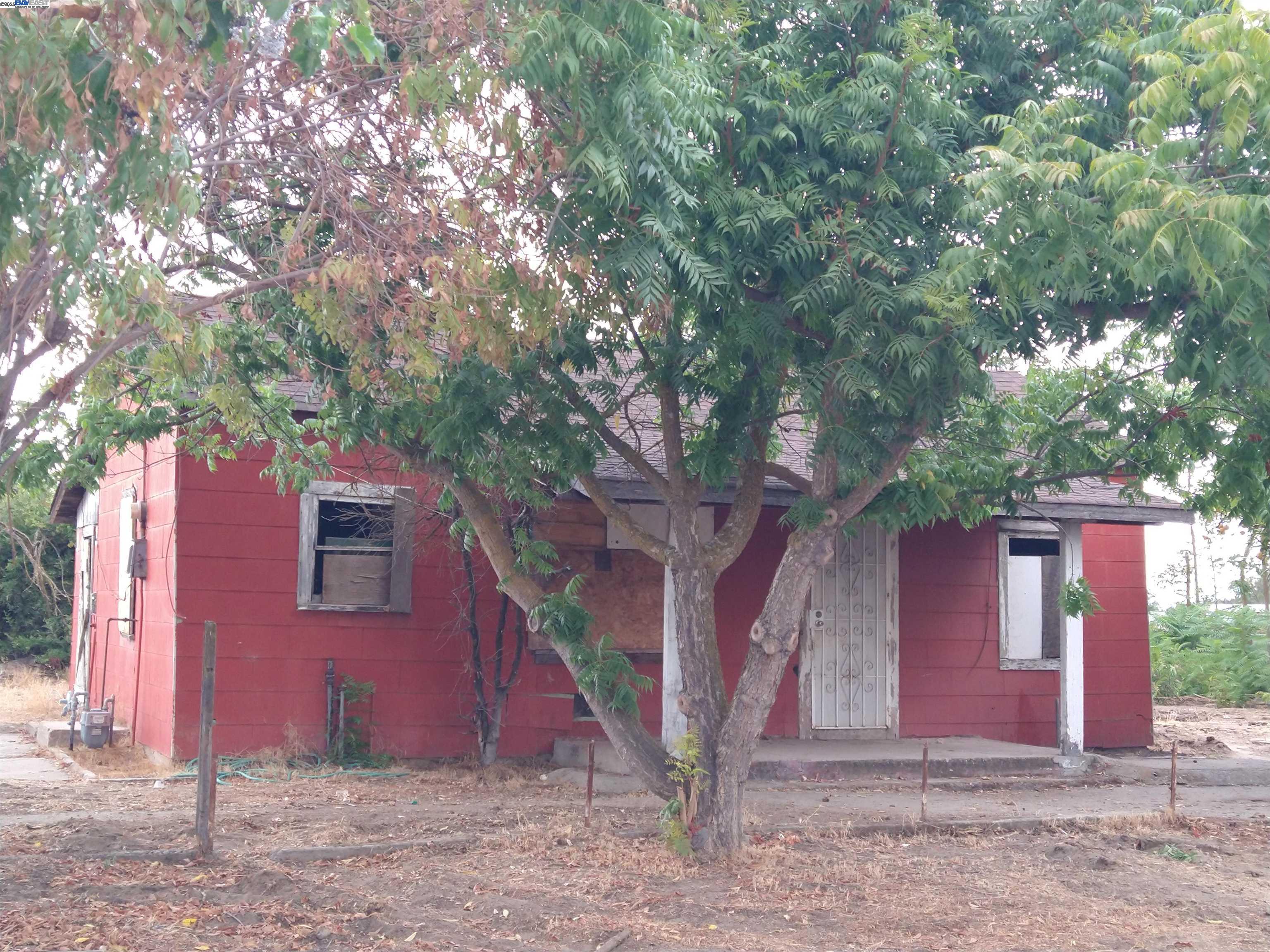 Detail Gallery Image 2 of 10 For 696 Pedersen Rd, Oakdale,  CA 95361 - 2 Beds | 1 Baths