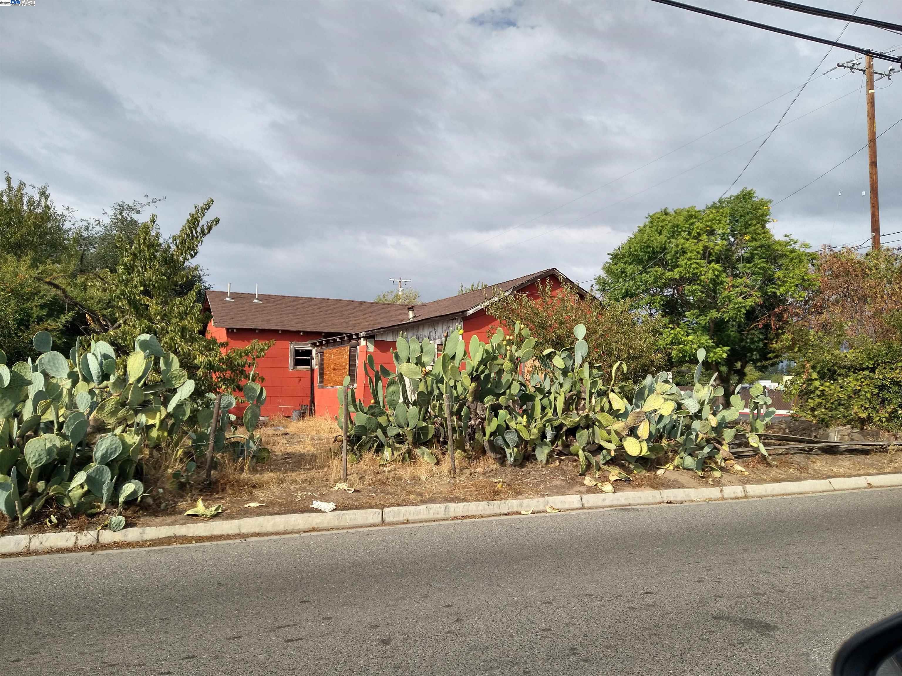 Detail Gallery Image 3 of 10 For 696 Pedersen Rd, Oakdale,  CA 95361 - 2 Beds | 1 Baths