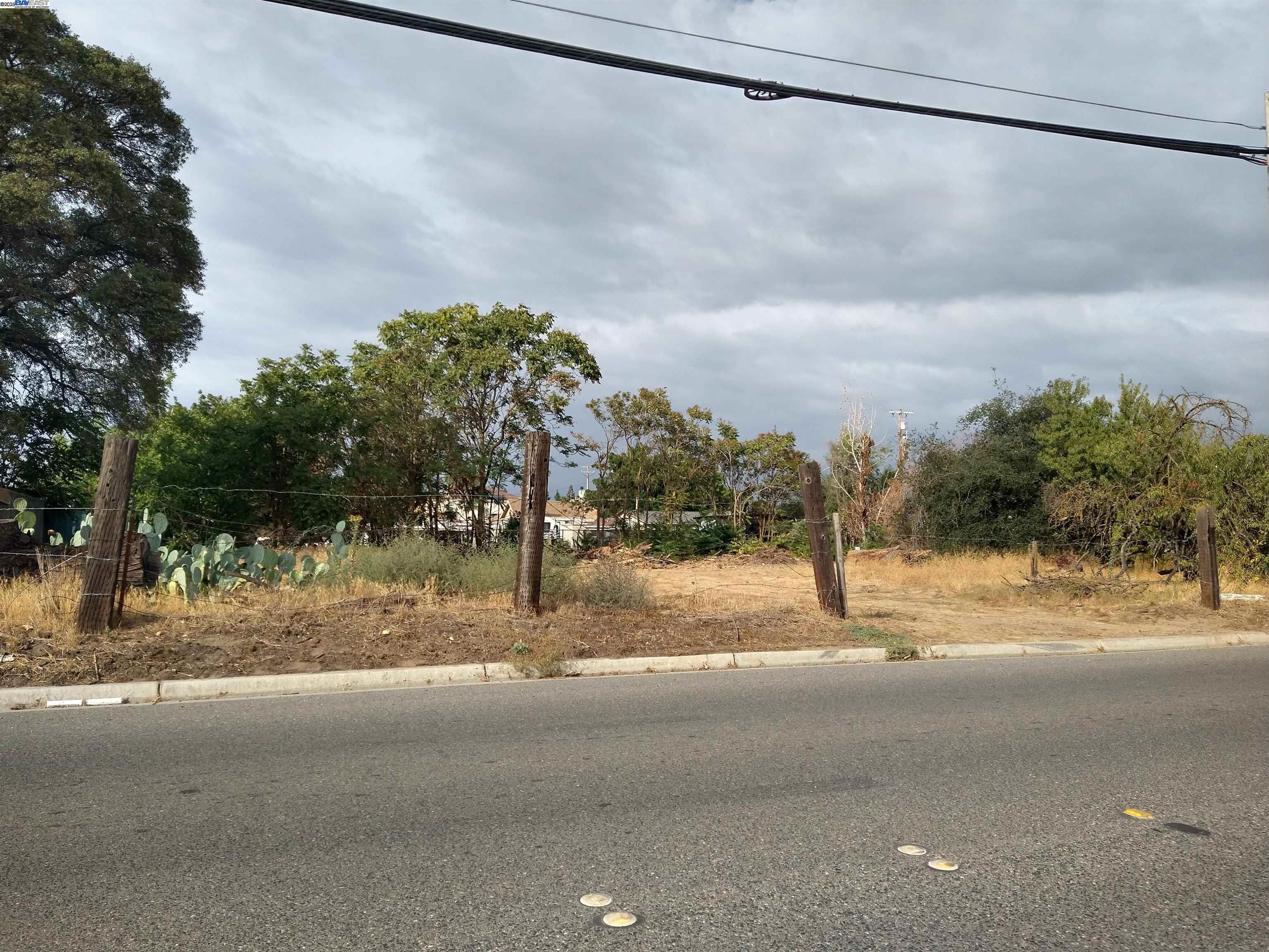 Detail Gallery Image 5 of 10 For 696 Pedersen Rd, Oakdale,  CA 95361 - 2 Beds | 1 Baths