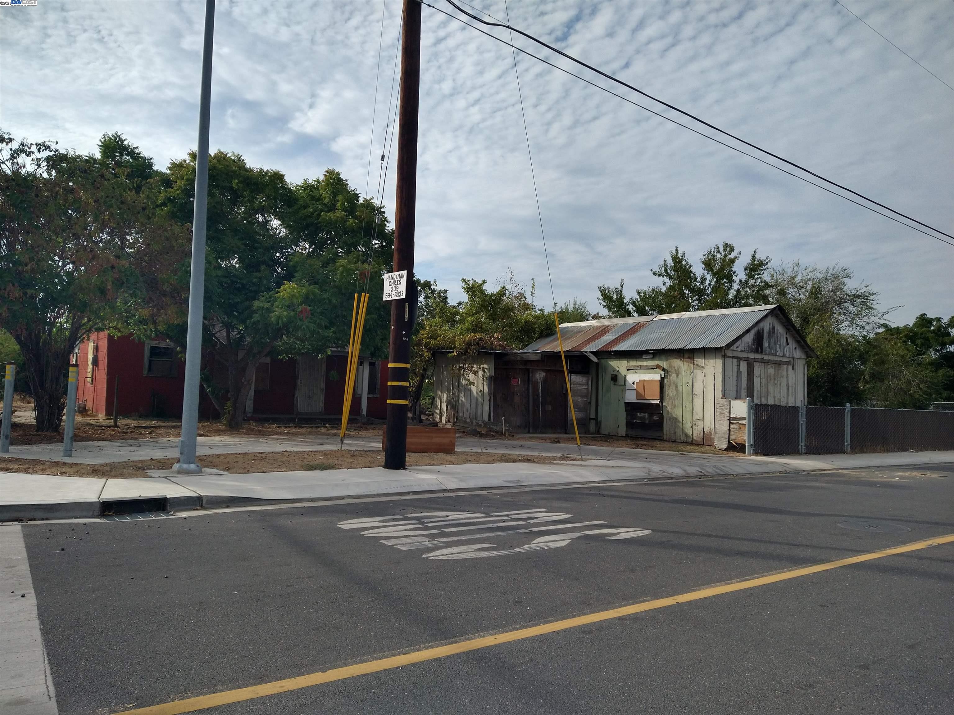 Detail Gallery Image 6 of 10 For 696 Pedersen Rd, Oakdale,  CA 95361 - 2 Beds | 1 Baths