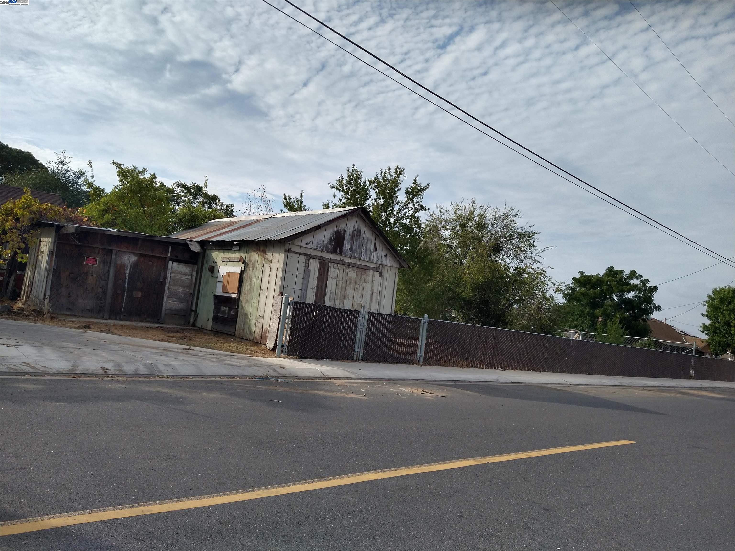 Detail Gallery Image 7 of 10 For 696 Pedersen Rd, Oakdale,  CA 95361 - 2 Beds | 1 Baths