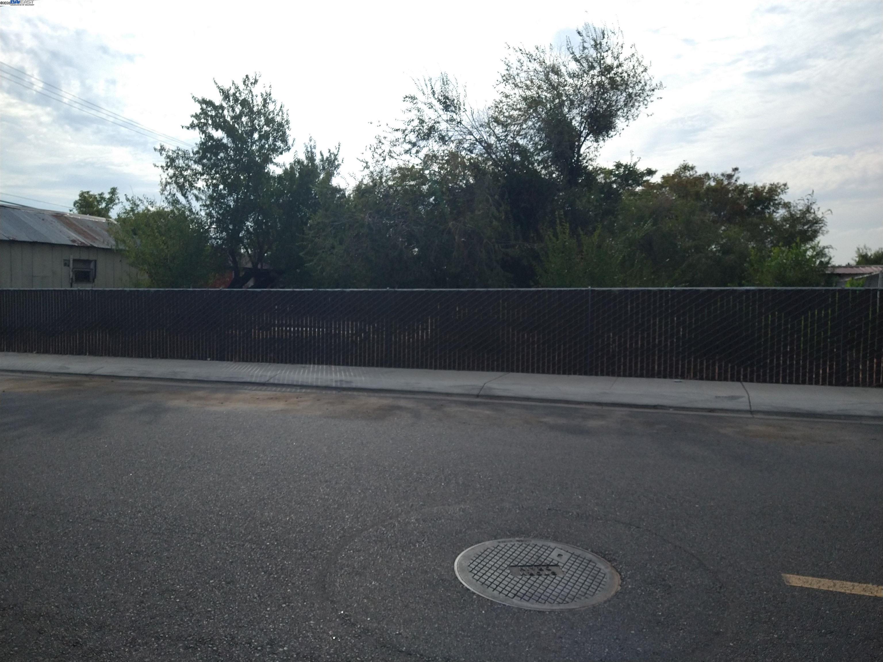 Detail Gallery Image 8 of 10 For 696 Pedersen Rd, Oakdale,  CA 95361 - 2 Beds | 1 Baths