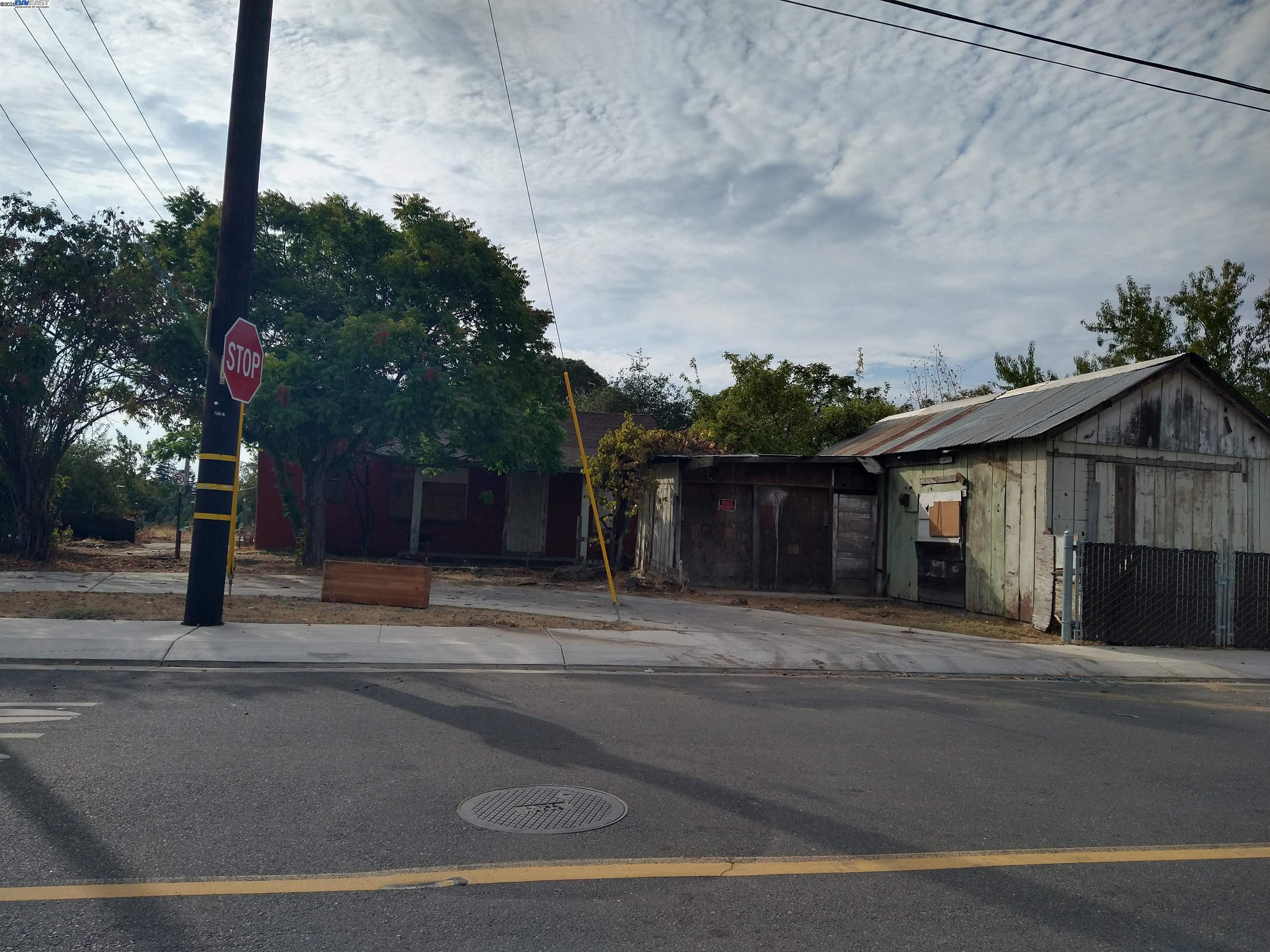 Detail Gallery Image 10 of 10 For 696 Pedersen Rd, Oakdale,  CA 95361 - 2 Beds | 1 Baths