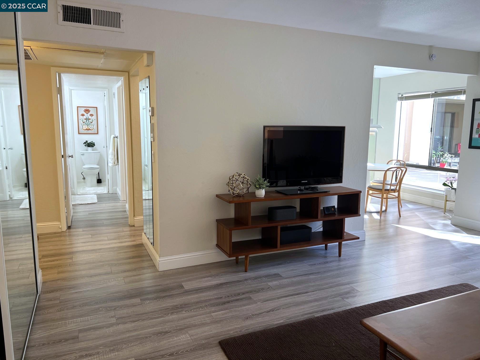 Photo #5: 41113756 Listing 