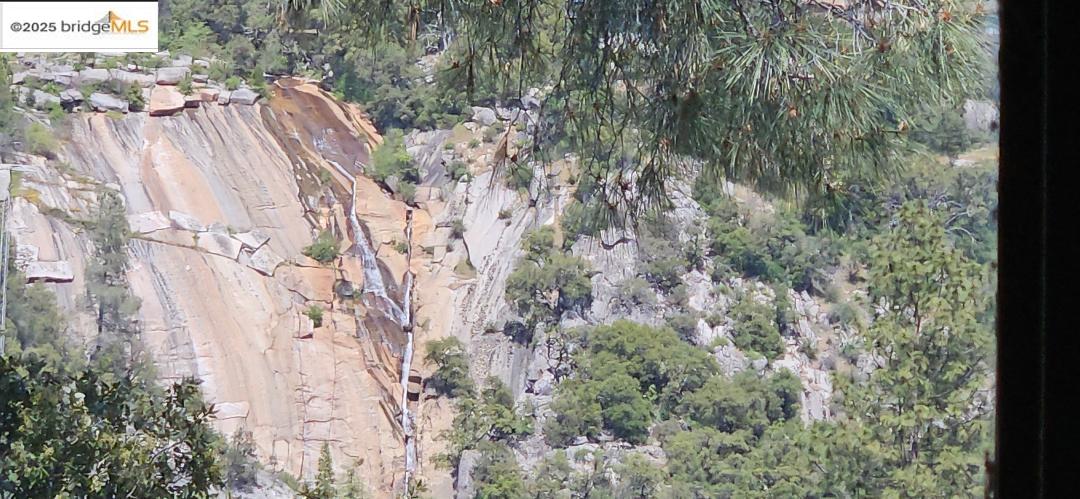 Detail Gallery Image 4 of 17 For 22071 Fallview Ct., Sonora,  CA 95370 - 3 Beds | 2/1 Baths