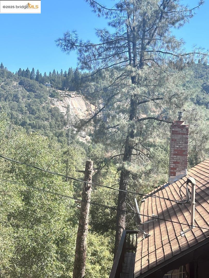 Detail Gallery Image 6 of 17 For 22071 Fallview Ct., Sonora,  CA 95370 - 3 Beds | 2/1 Baths