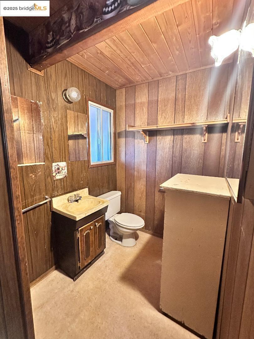 Detail Gallery Image 10 of 17 For 22071 Fallview Ct., Sonora,  CA 95370 - 3 Beds | 2/1 Baths