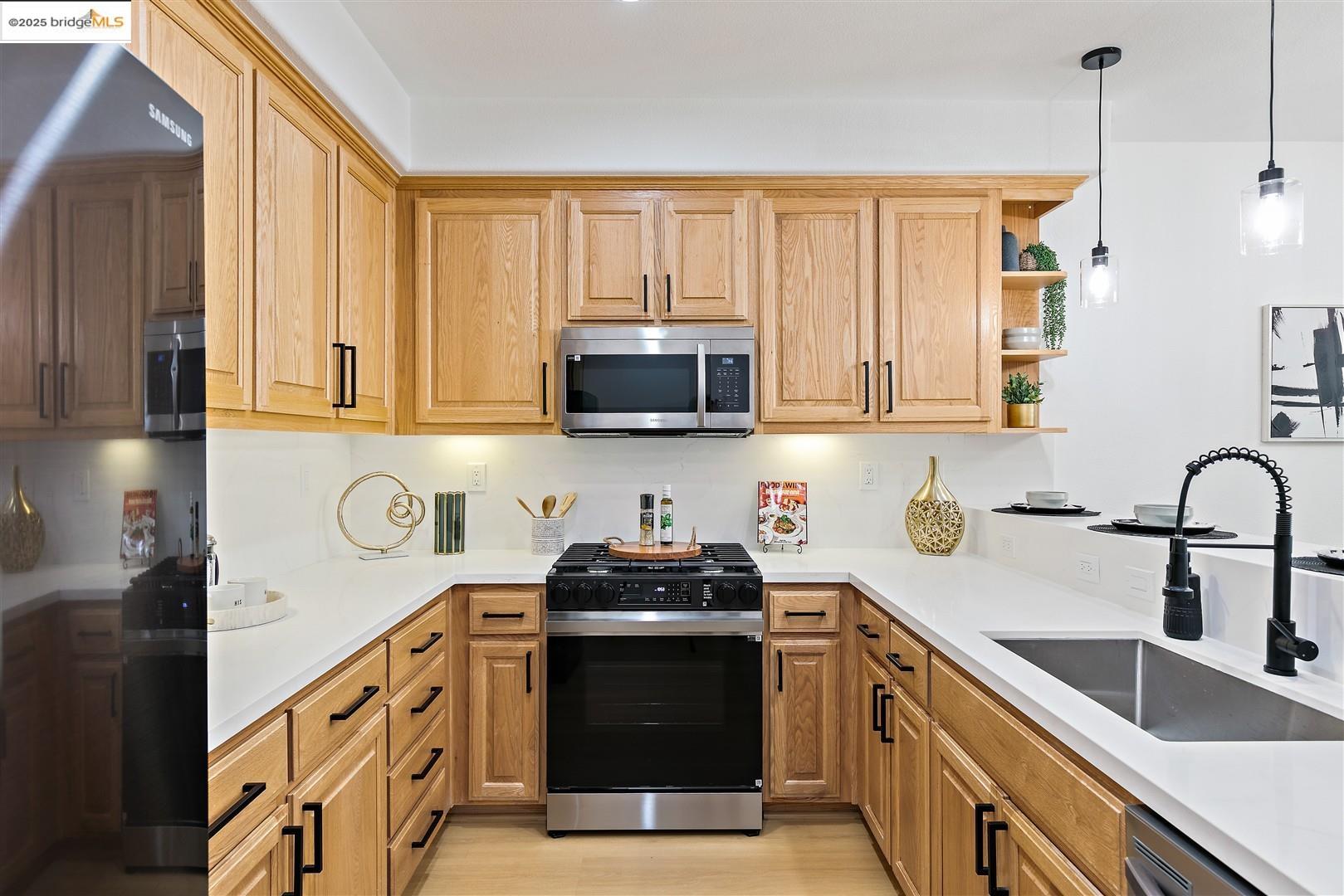 Detail Gallery Image 13 of 60 For 4153 Clarinbridge Cir, Dublin,  CA 94568 - 1 Beds | 1/1 Baths