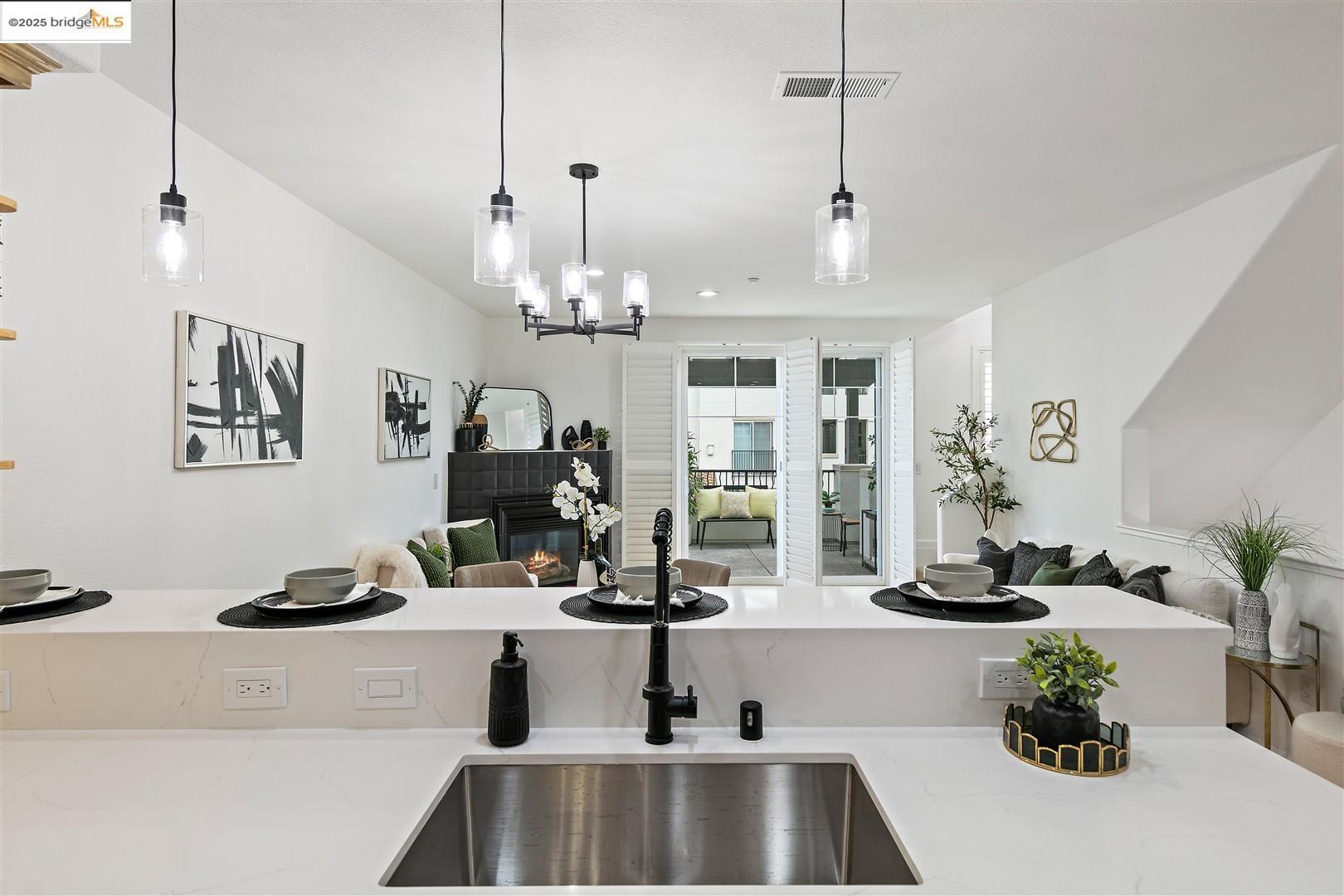 Detail Gallery Image 14 of 60 For 4153 Clarinbridge Cir, Dublin,  CA 94568 - 1 Beds | 1/1 Baths