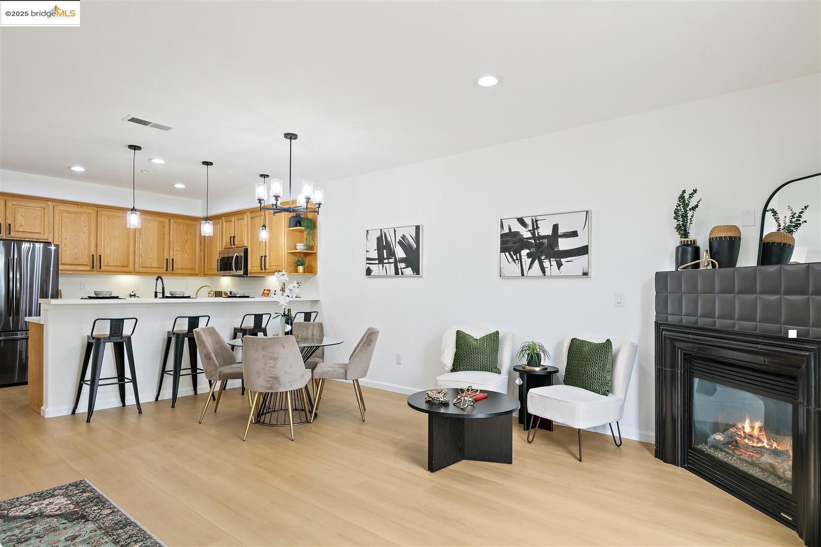 Detail Gallery Image 3 of 60 For 4153 Clarinbridge Cir, Dublin,  CA 94568 - 1 Beds | 1/1 Baths