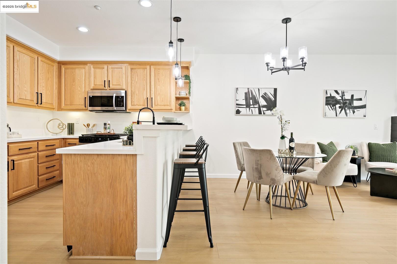 Detail Gallery Image 4 of 60 For 4153 Clarinbridge Cir, Dublin,  CA 94568 - 1 Beds | 1/1 Baths