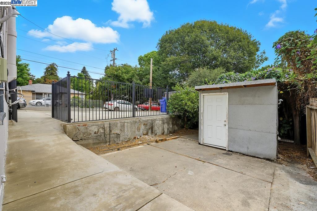 Detail Gallery Image 5 of 60 For 2138 19th Ave, Oakland,  CA 94606 - – Beds | – Baths