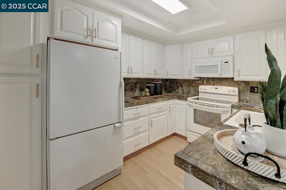 Photo #5: 41113793 Listing 